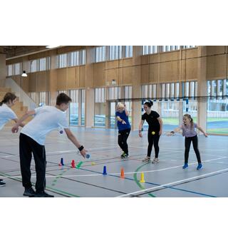 Kjeglelek med returball Liten pakke med 8 boomerang baller